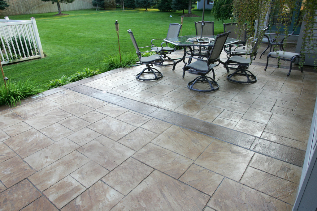Patio in Lg. Ashlar Slate with Slate bands and Borders