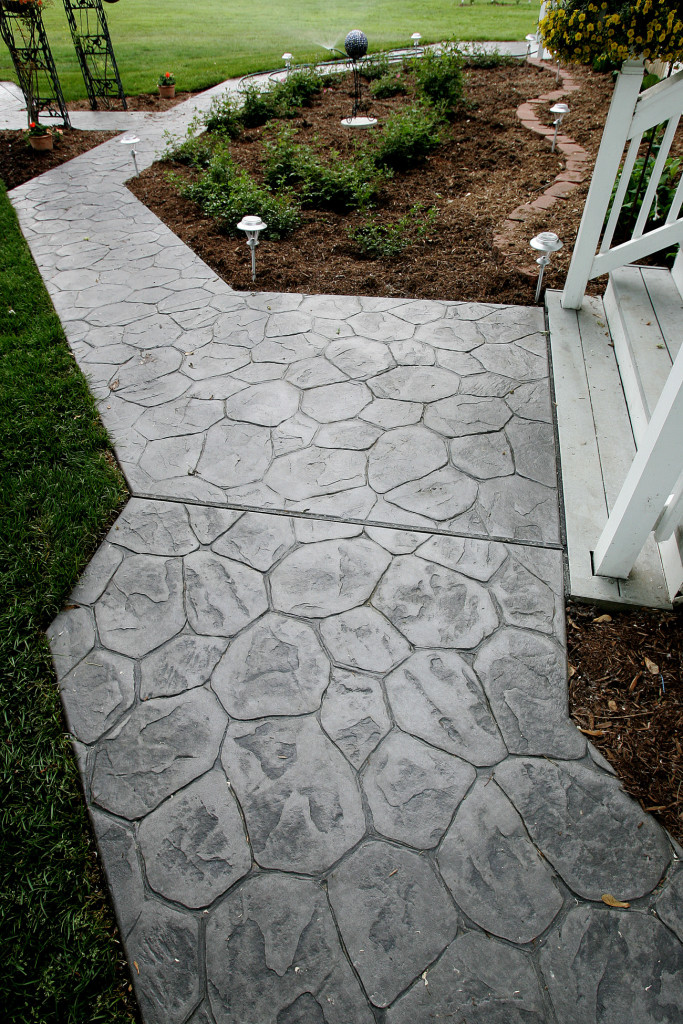 Random Stone stamped walkway in Lt. gray color hardner and dk. gray antique